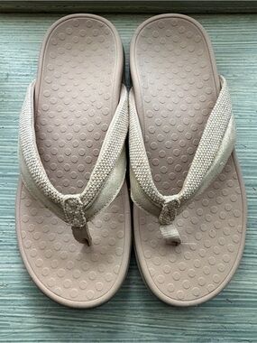 Vionic Neutral Taupe Thong Sandals
